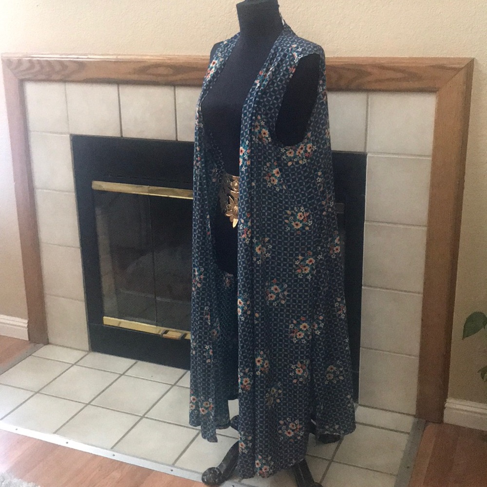 Long, sleeveless silky feeling cardigan